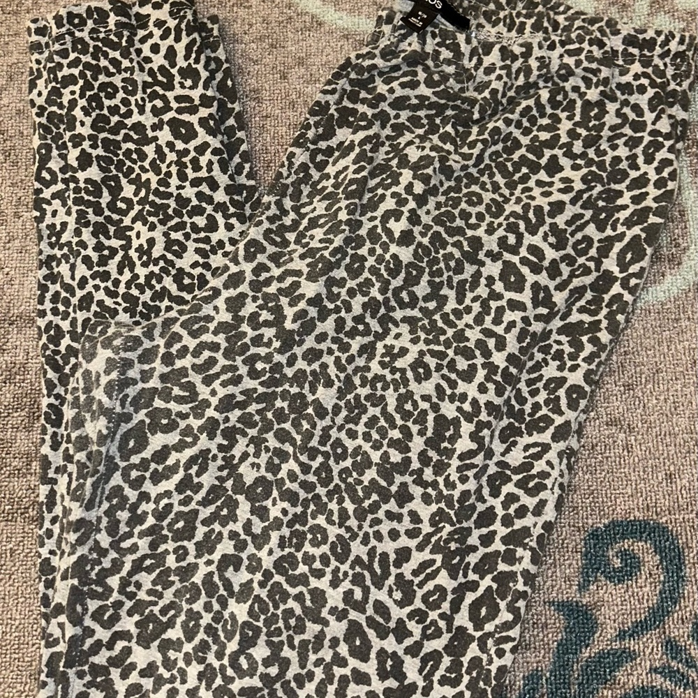 Ellos black and gray leopard print leggings